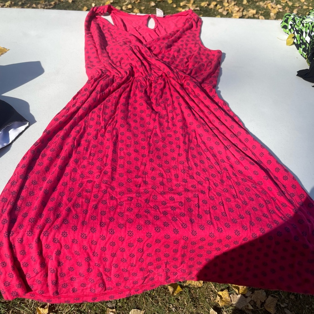 Pink Old Navy Dress. Size Medium, v-neck